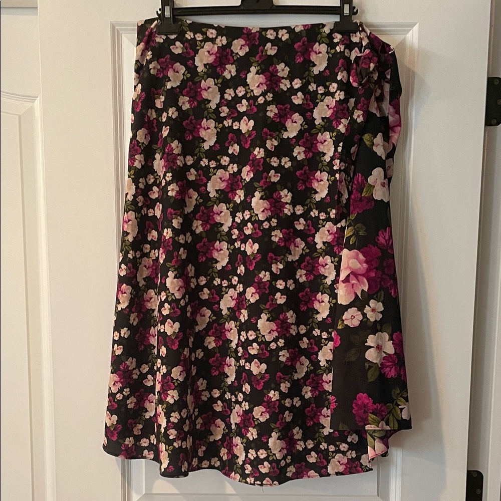 Calvin Klein Black and Pink Floral A-Line Skirt